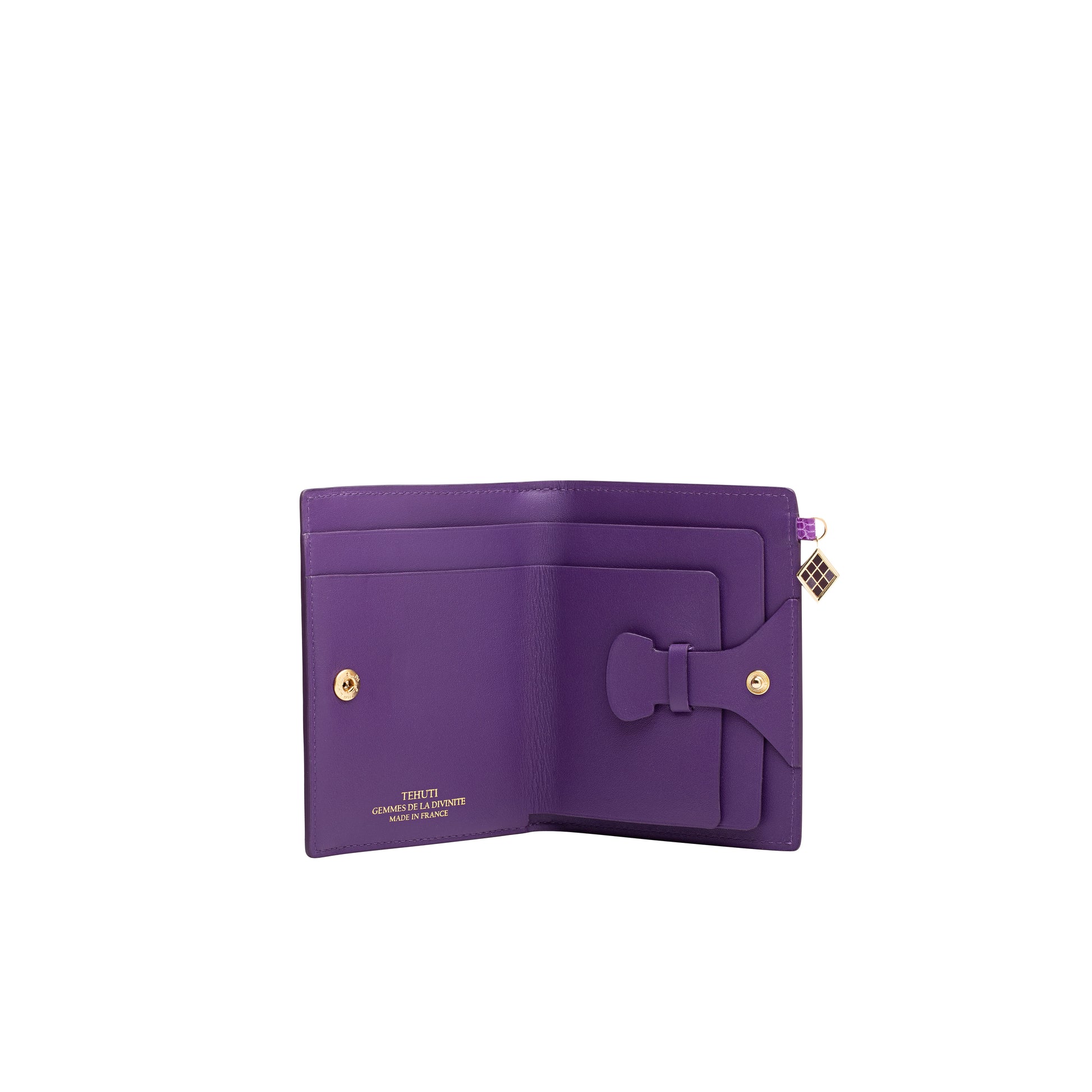 Louvre Creations Super Compact Wallet in plump shiny lizard leather with 1 credit card slot, 3 pockets and 1 change purse with closure on the back. Iconic TEHUTI GDLD charm in gold brass, complete with colored enamel.